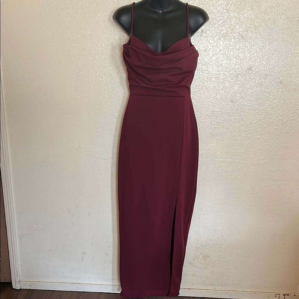 Elegant Burgundy Spaghetti Strap Dress